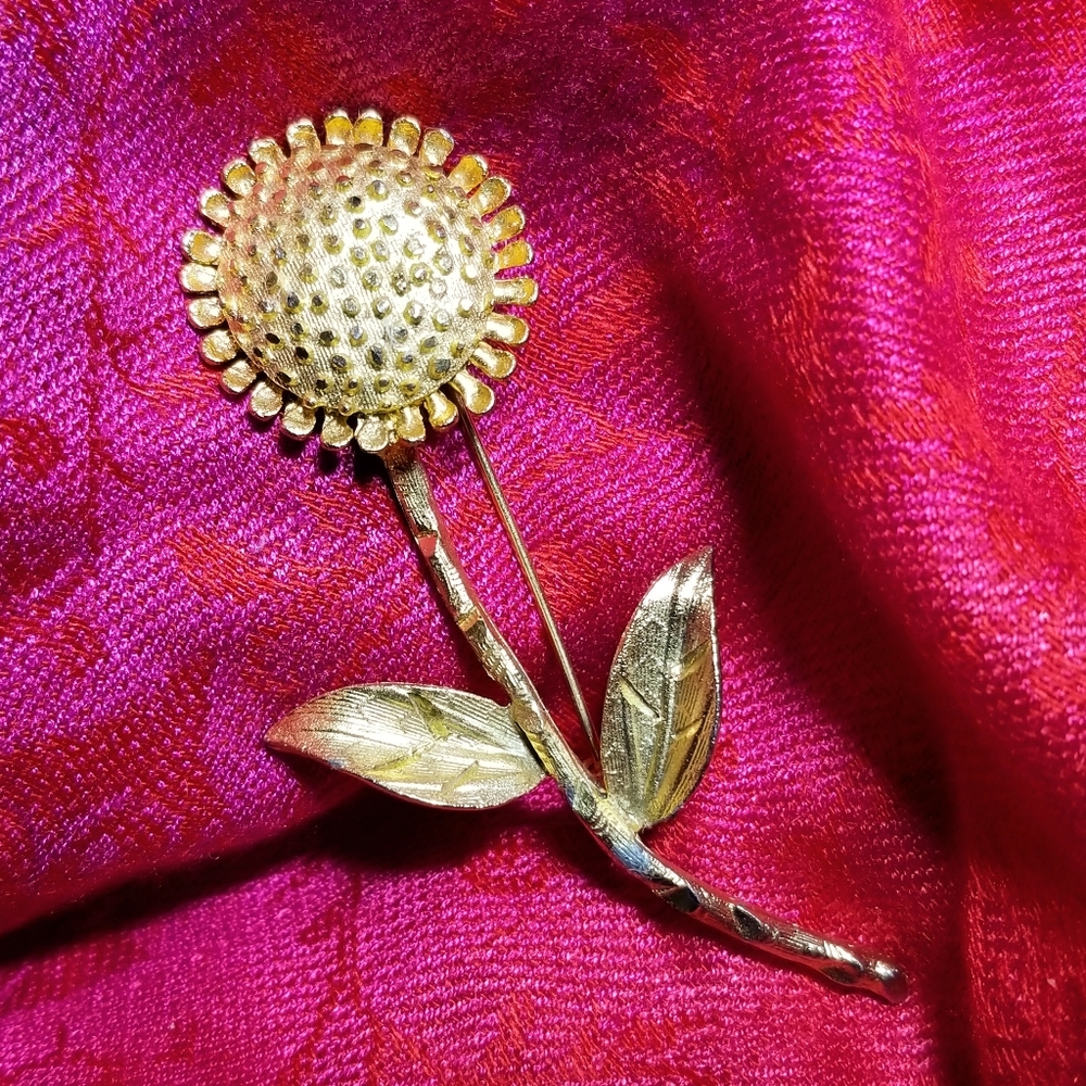 Vintage flower brooch zinnia sunflower pin floral gold tone jewelry